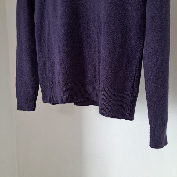 Tradition | Navy blue low turtleneck sweater with embroidered flower & g… - Picture 5 of 10